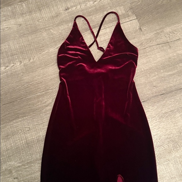 Teeze Me Velvet high-slit dress. Size: 7/8 Burgundy Velvet Gown prom, wedding - Picture 5 of 15